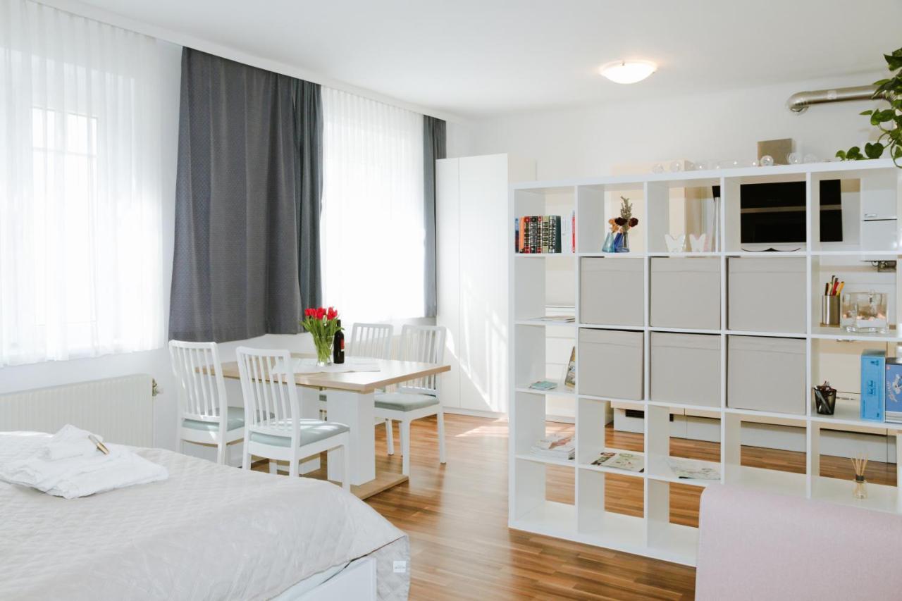 Ferienwohnung In Der Fussgaengerzone Gartenblick - Studio Apartment Eisenstadt Exterior foto
