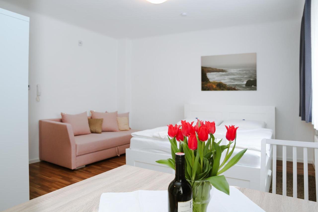 Ferienwohnung In Der Fussgaengerzone Gartenblick - Studio Apartment Eisenstadt Exterior foto