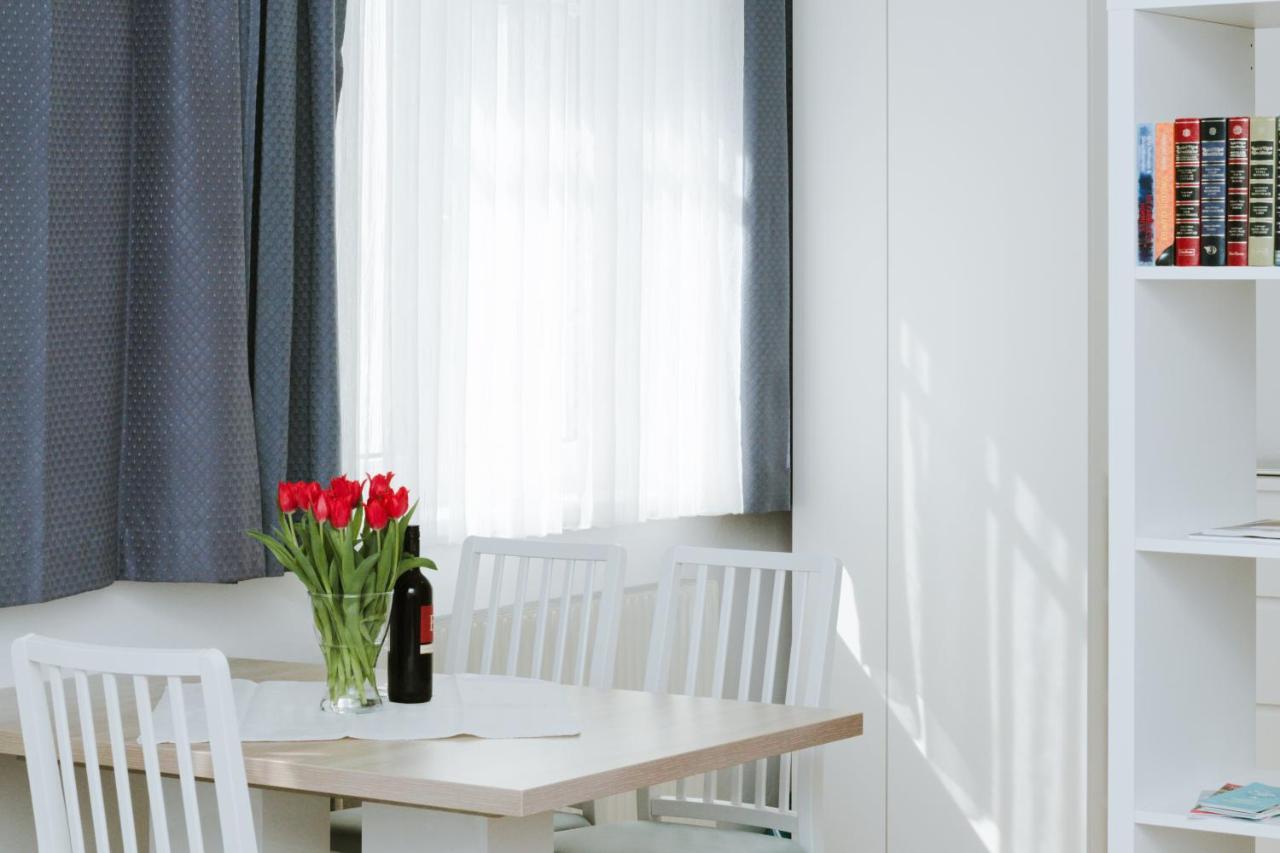 Ferienwohnung In Der Fussgaengerzone Gartenblick - Studio Apartment Eisenstadt Exterior foto